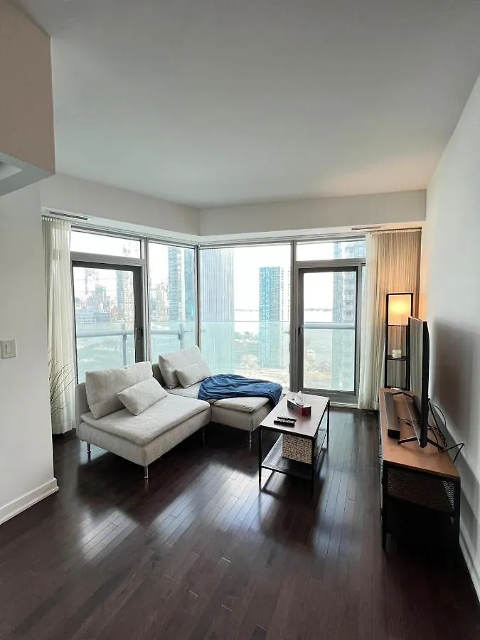 Apartment Modern, Spacious And Sleek Condo Toronto